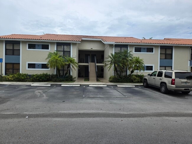 Building Photo - 1484 Lake Crystal Dr Unit G Rental