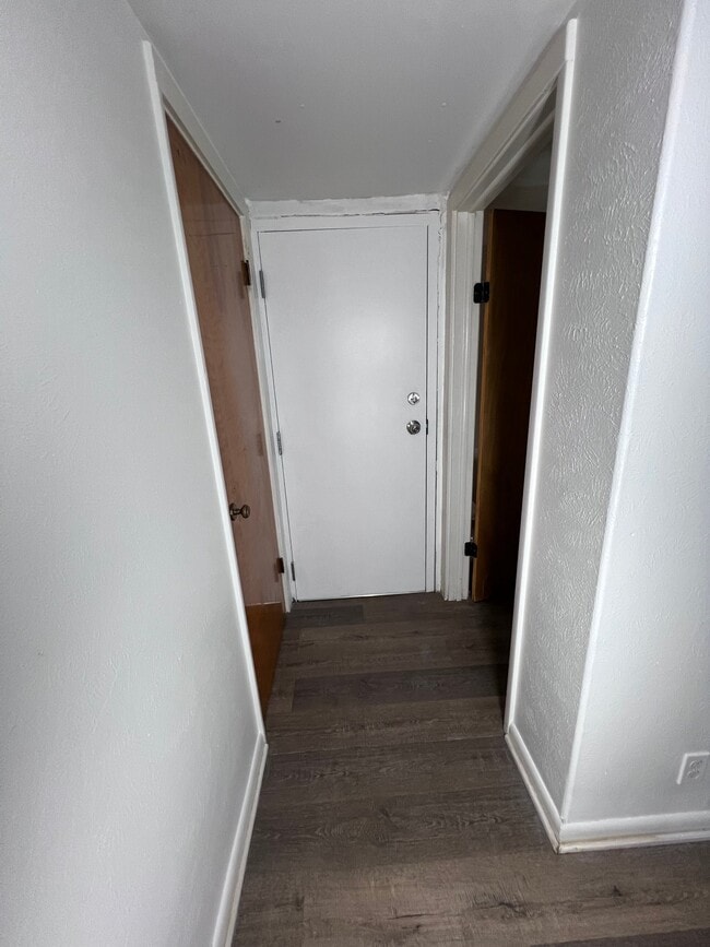 21 Magyar St