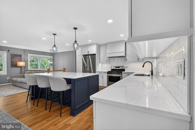 Building Photo - 9801 Meadow Valley Dr
