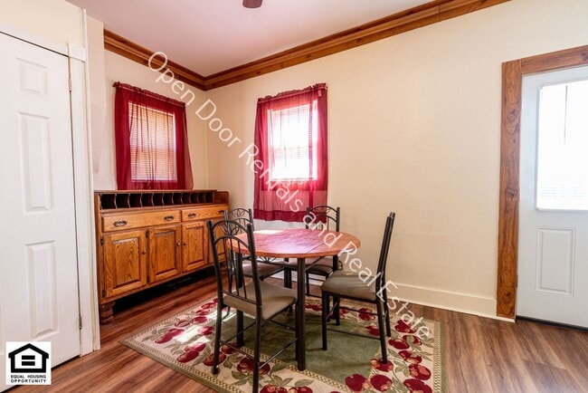 Photo - 708 E 9th St