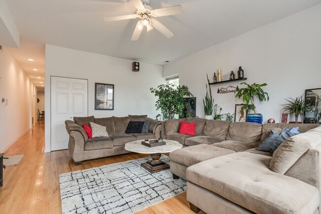 Photo - 1024 N Damen Ave Unit 7