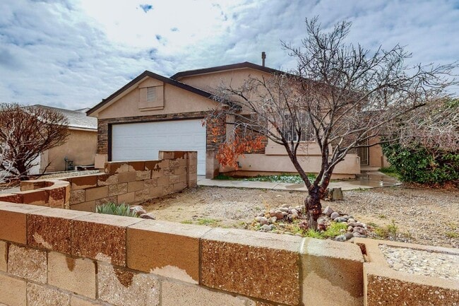 Building Photo - NORTH WEST 3/BD 2/BA 2/CG House