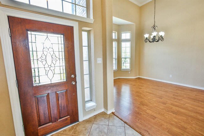 Photo - 5103 Shadow Breeze Ln