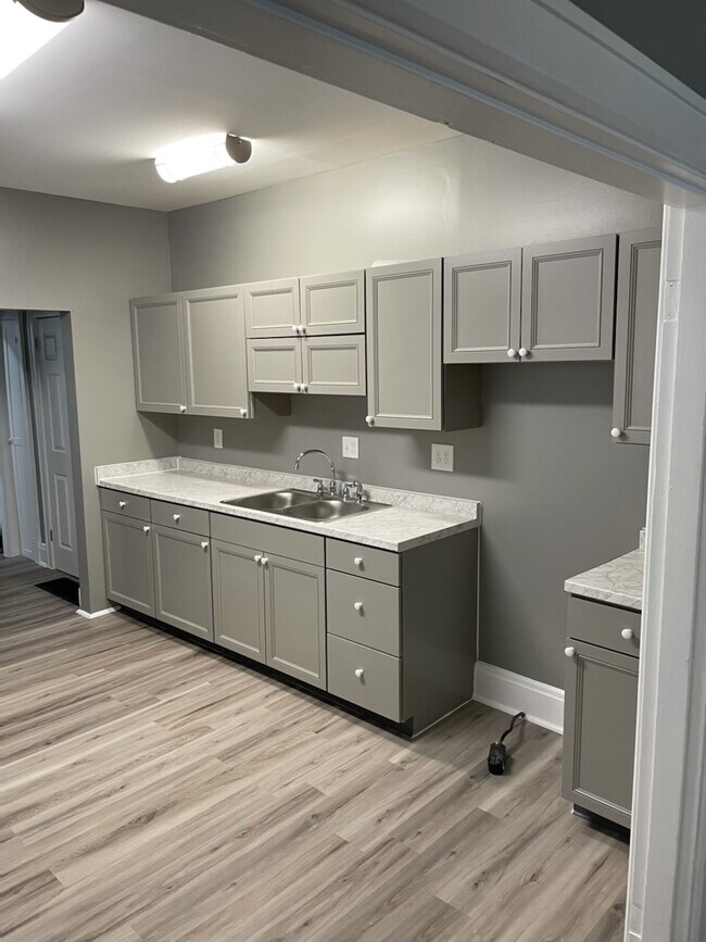 Photo - 779 Seymour Ave