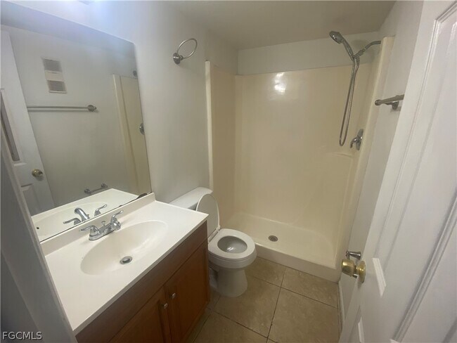 Photo - 2670 Park Windsor Dr Unidad 405