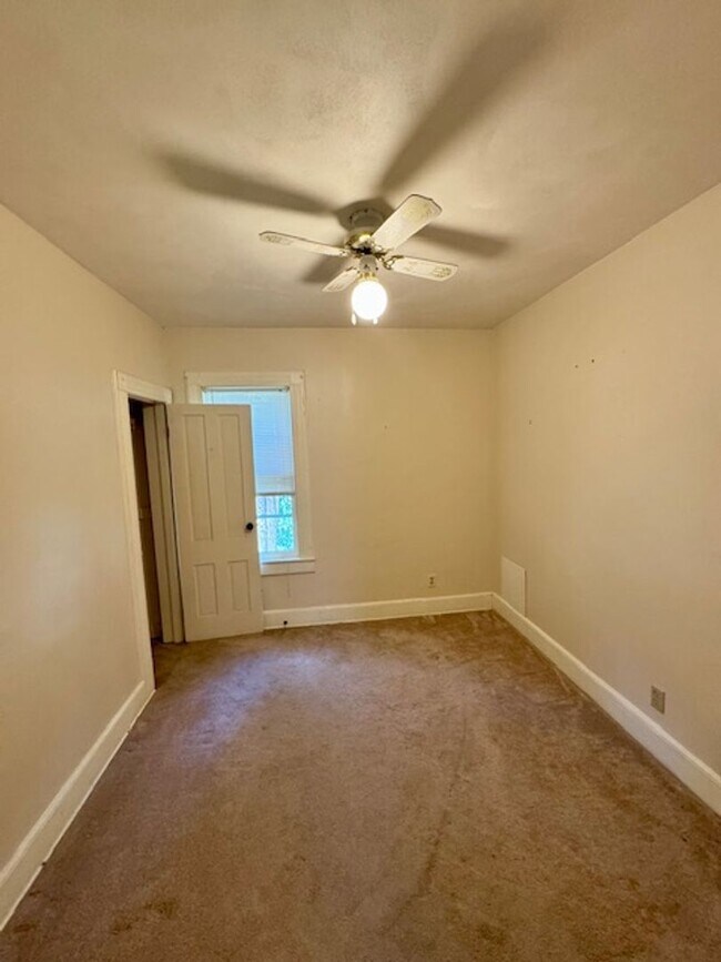 Photo - 28 Laurel Ave Unidad Second floor