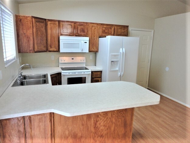 Photo - 859 W 2005 N