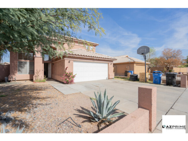 Presenting this Distinguished 3/2.5 Reside... - Presenting this Distinguished 3/2.5 Reside... Casa