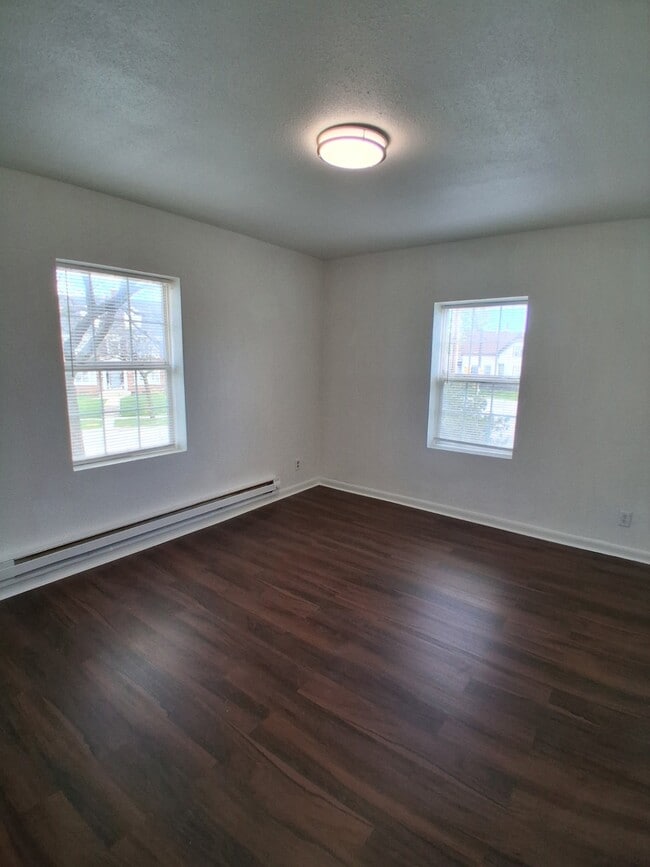 Building Photo - 1221 W Atkinson Ave