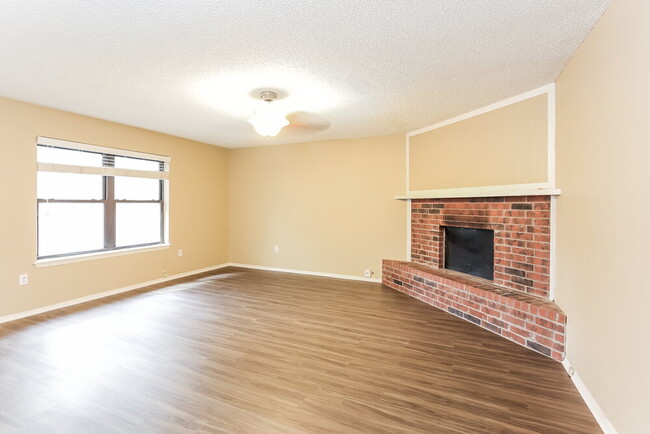 Photo - 501 Ramblin Oaks Dr