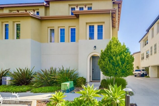 Building Photo - Bright & Spacious 2Bdm 2Ba Townhome in Eas...