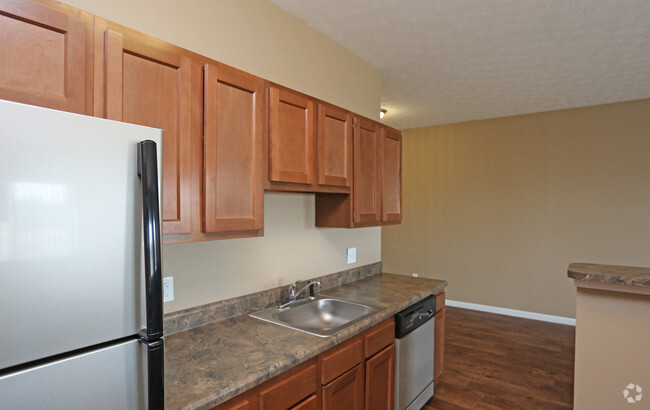 Two Bedroom Two Bath Kitchen - Country Club Estates Rental