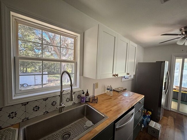 Photo - 2647 Blind Rd