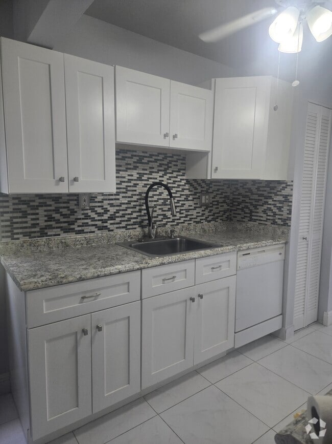 Building Photo - 8205 NW 61st St Unit B108 Rental