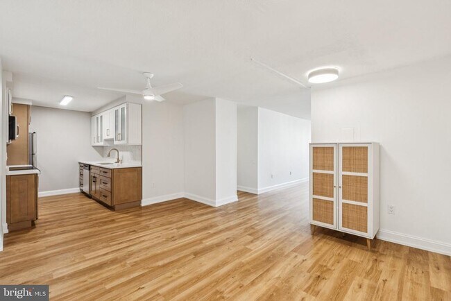 Photo - 1420 Locust St Unit 24C