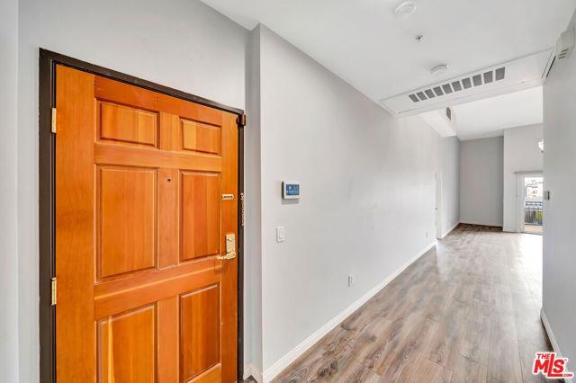 Photo - 11124 Burbank Blvd Unidad 311