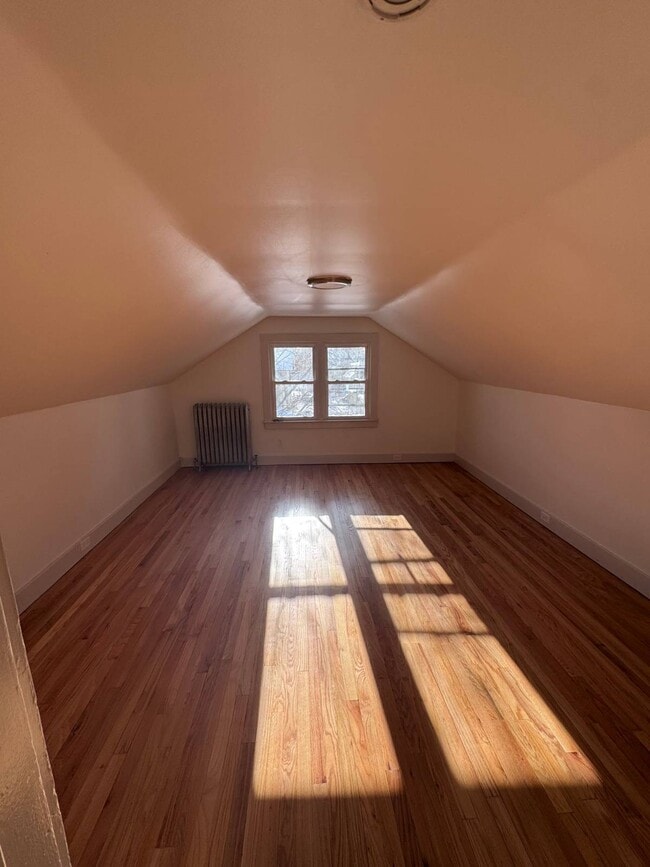 Photo - 107 Caroline St