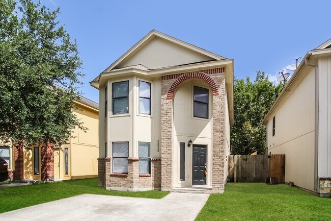 2935 La Estancia Ln