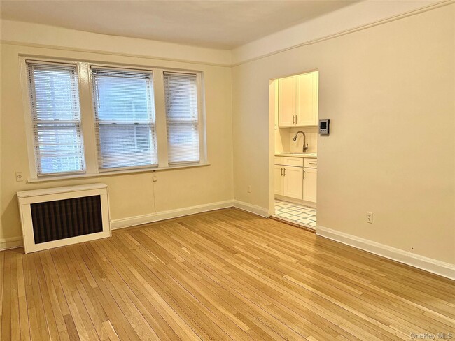 88 Lincoln Ave Unit 1E