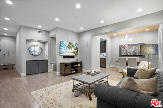 Building Photo - 16123 W Sunset Blvd Unit 202 Rental