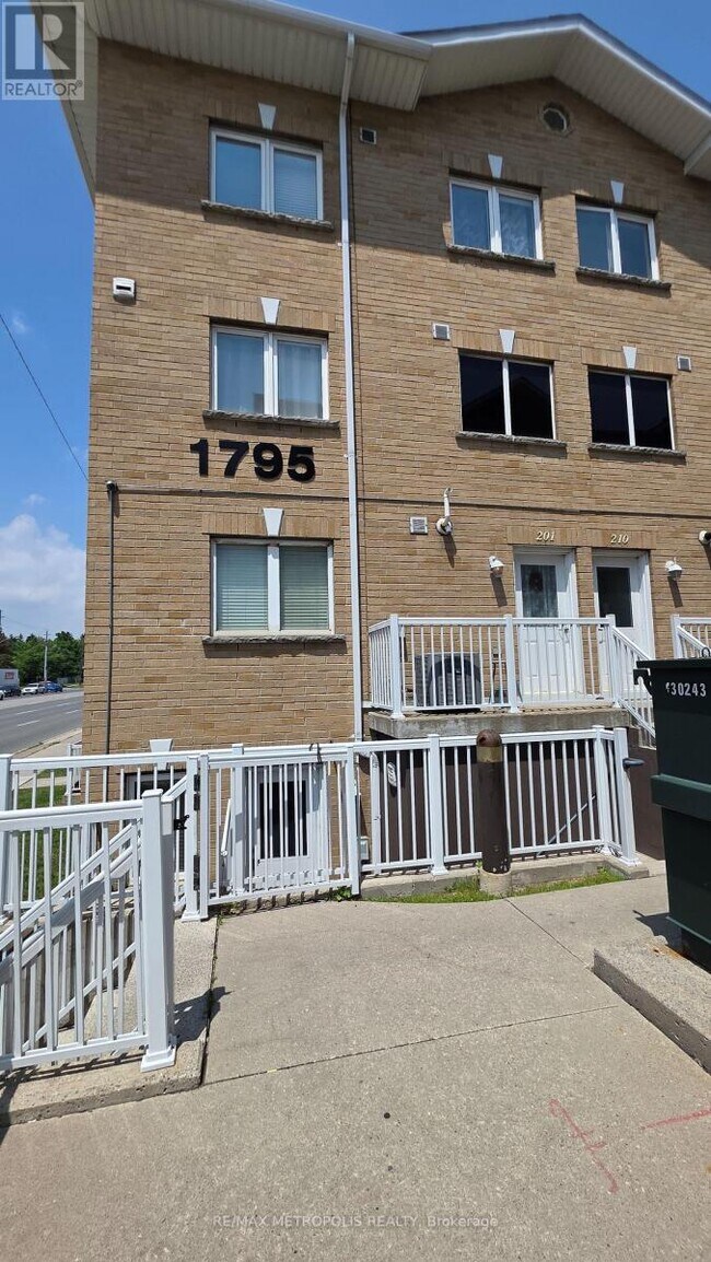 Photo - 1795 Markham Rd