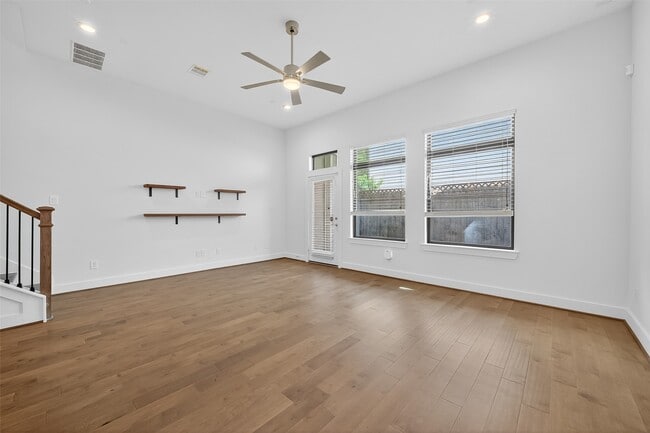 Building Photo - 4402 Schuler St