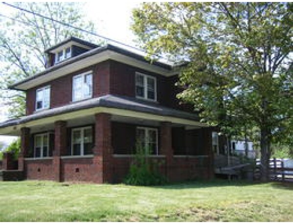 Photo - 867 Haywood Rd