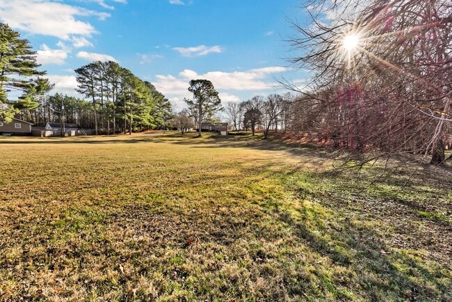 Photo - 780 Rossview Rd