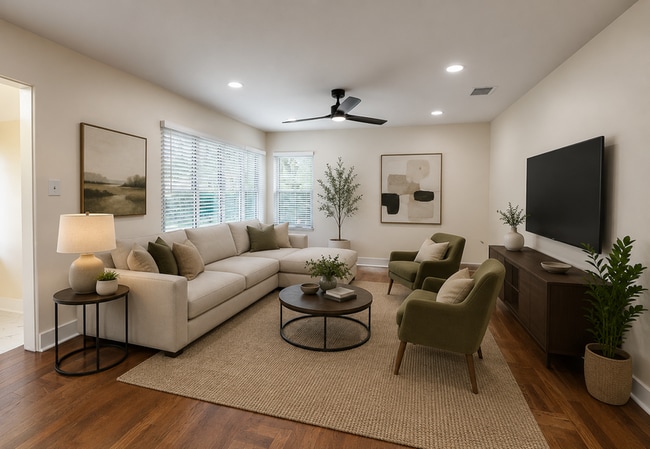 Photo - 270 W Pineloch Ave