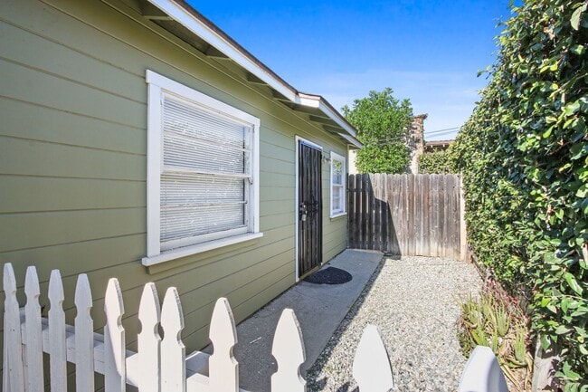 Photo - Charming Triplex Unit in Historic Rose Park