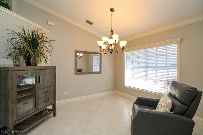 Photo - 333 Wentworth Ct