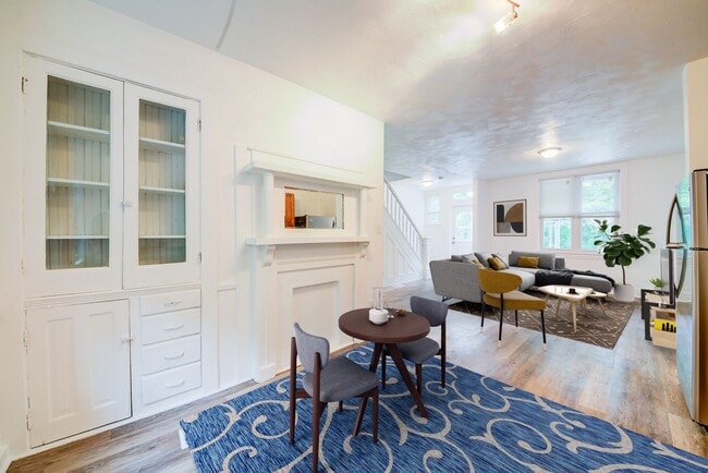 Building Photo - 32 Penelope St