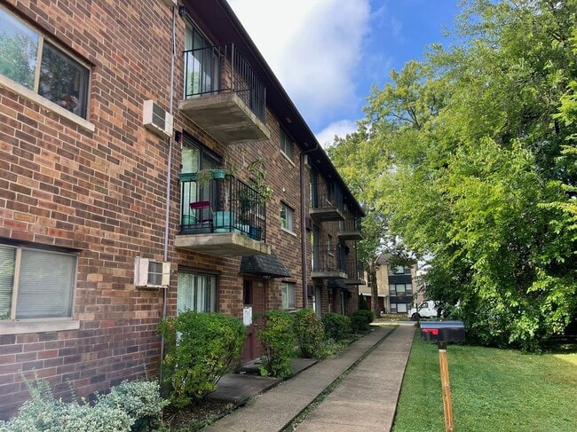 Building Photo - 1030 SOUTH DUNLOP