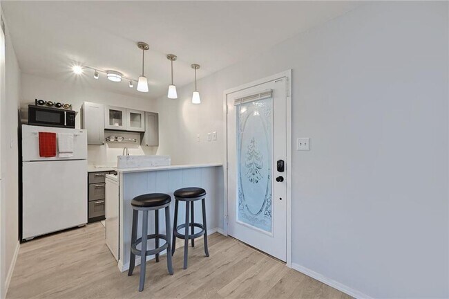 Photo - 1111 W 10th St Unit 204