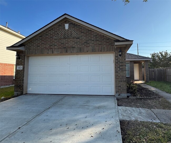 Building Photo - 7823 Crescent Village Ln