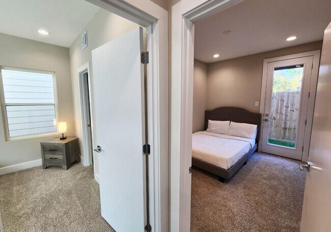 Photo - 2615 Huntington Creek Ln