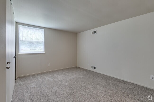 3BR, 2BA - 1,220SF - Belleville Pointe Apartments