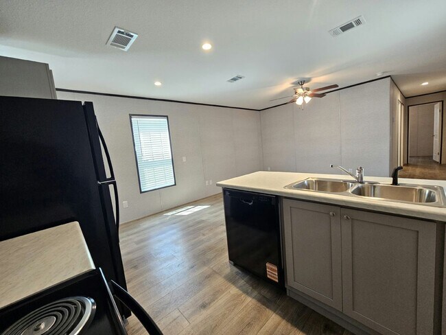511 Suwanee Dr