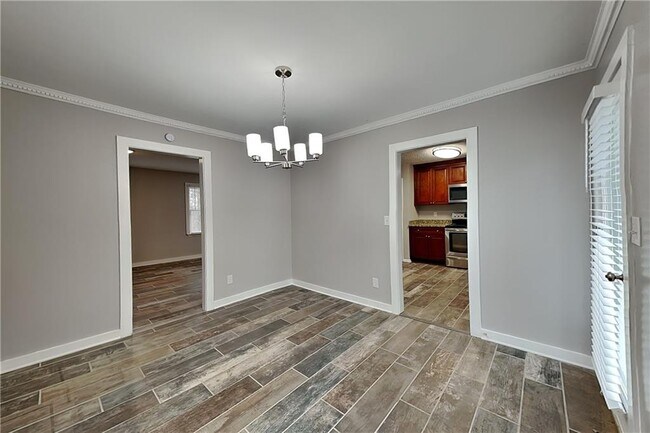 Photo - 304 Winchester Way