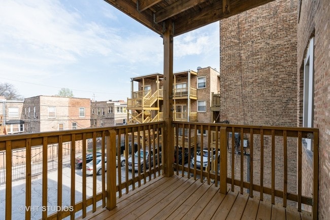 balcony - 4847 S Vincennes Ave Unit 2