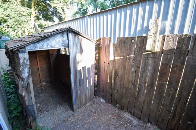 Photo - Spacious 2 BR Townhome in SW Portland! W/S/G is Included