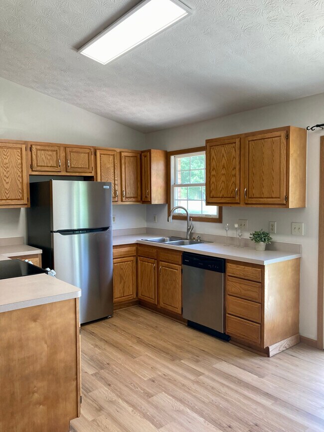 Bright and spacious kitchen with stainless appliances - 778 B Calderwood Ct