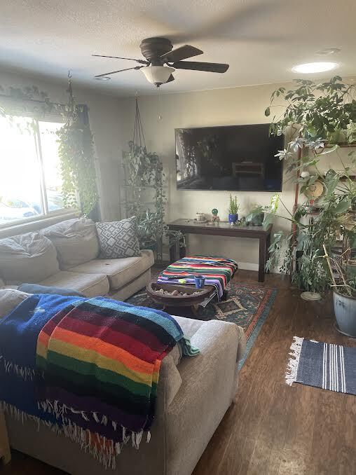 Photo - 1925 W Plum St