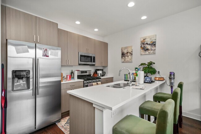 Photo - 650 N Green St Casa