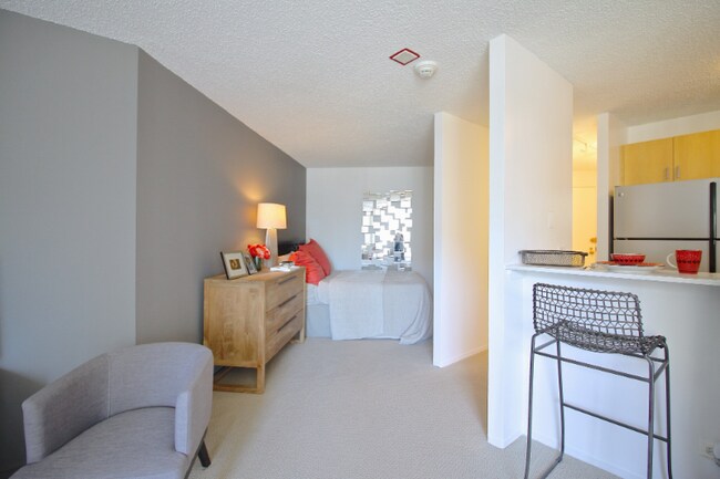 Photo - 32 W Superior St