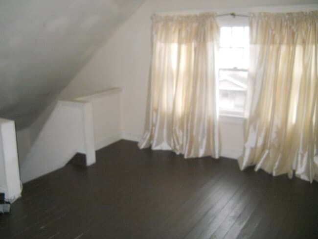 Building Photo - 1247 Donald Ave Unit 3