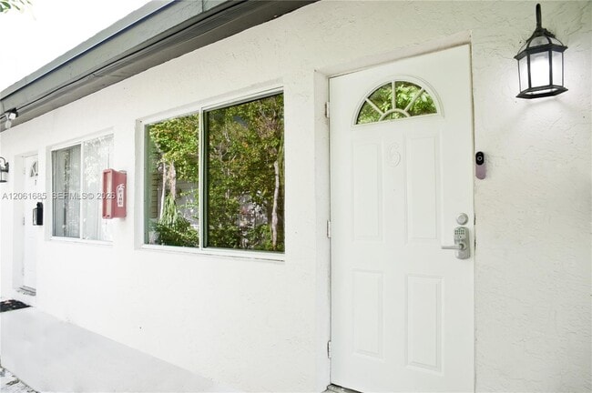 Building Photo - 304 SE 9th Ct Unit 6