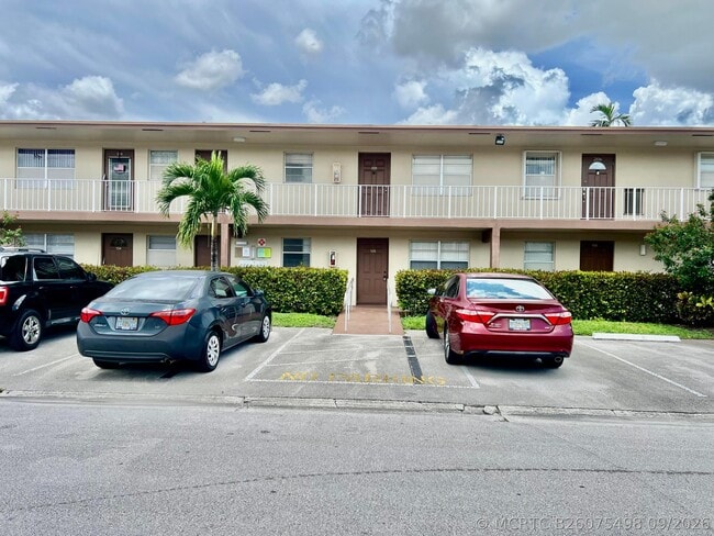 Building Photo - 7205 NW 5th Pl Unit 105