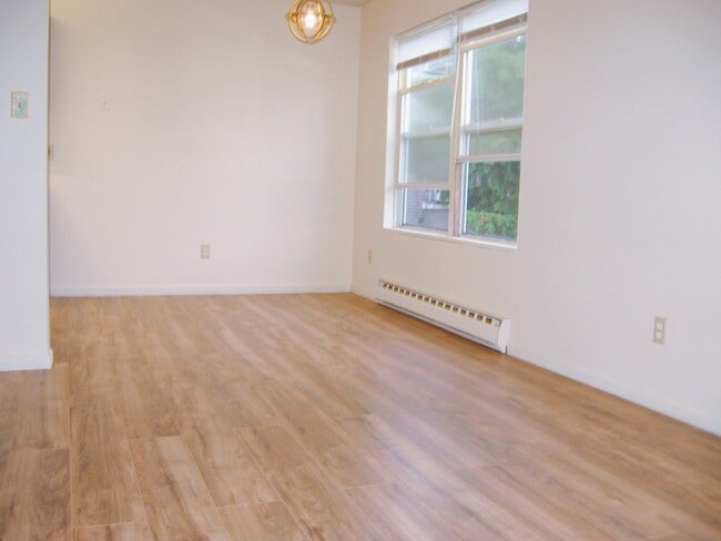 Photo - 644 Genesee St