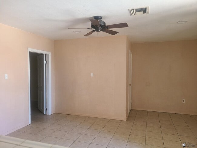 Photo - 600 W 20th Pl
